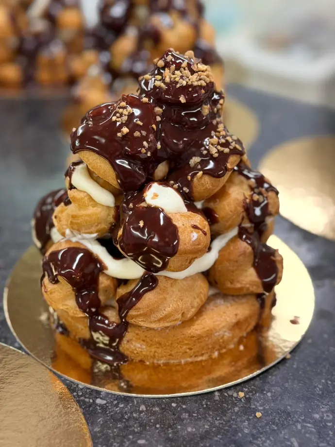 soezen choux taart chocolade crème suisse