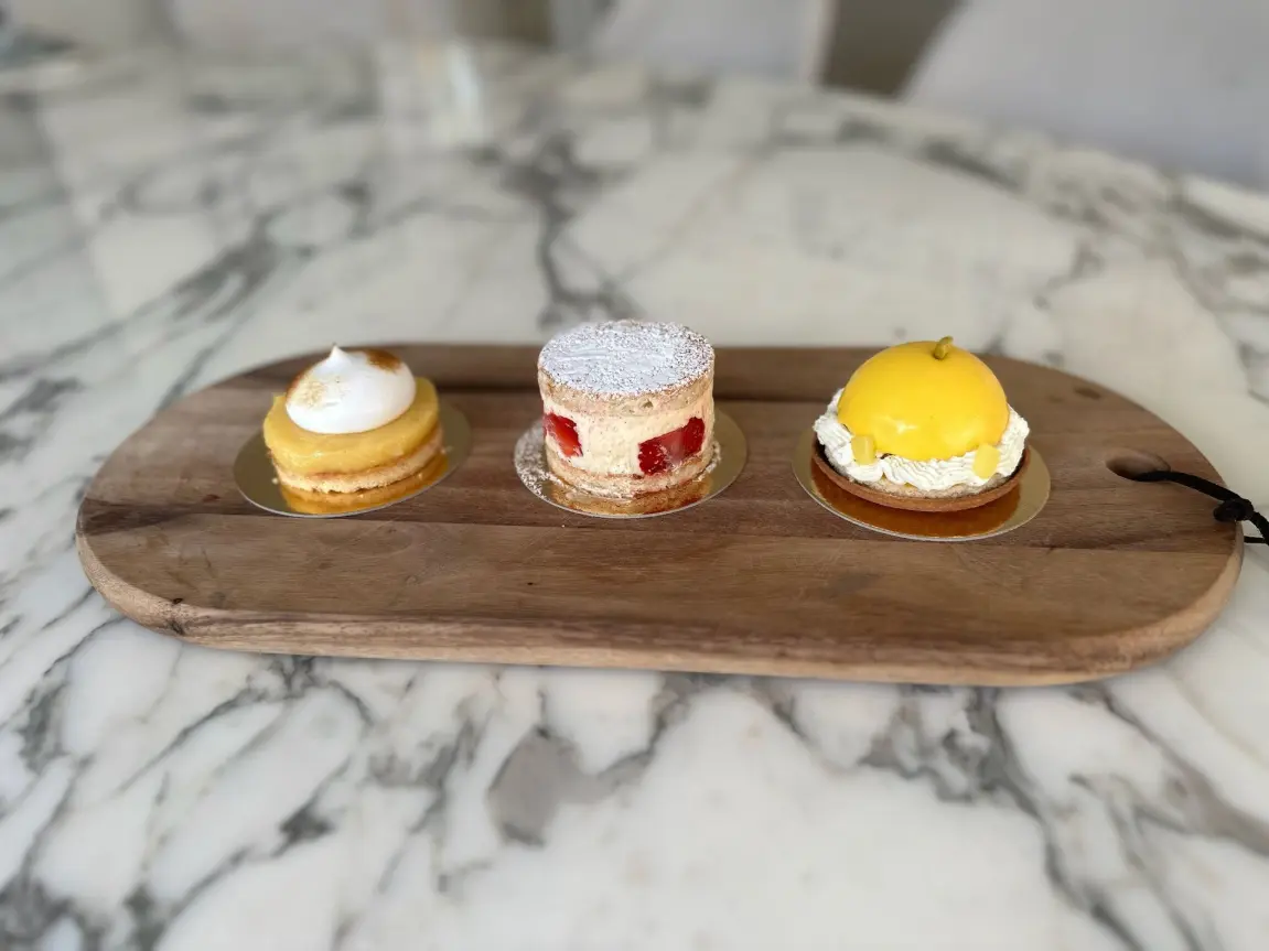 citroen meringue passievrucht mango kaas tartelette misérable aardbei